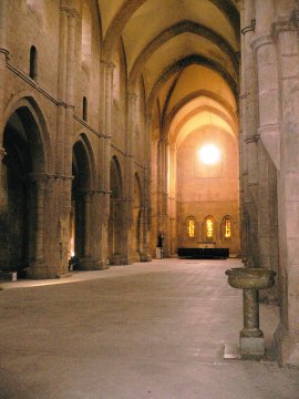 interno della
abbazia di Fossanova
(22424 bytes)